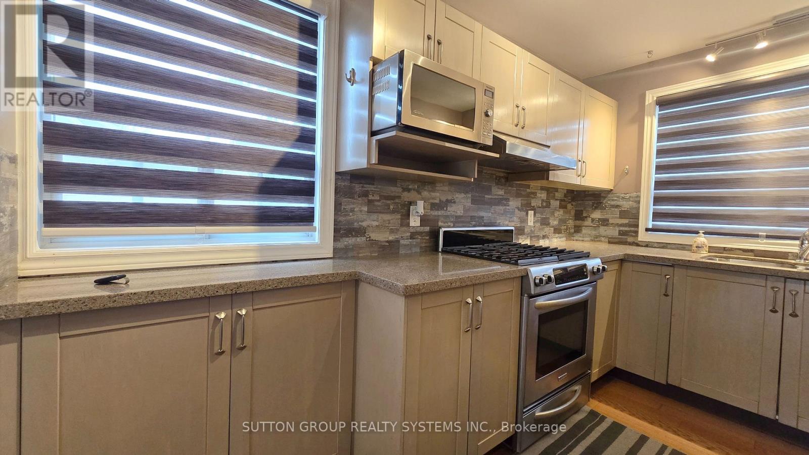 Photo 7 of 2232 Queensway Drive, Burlington ON