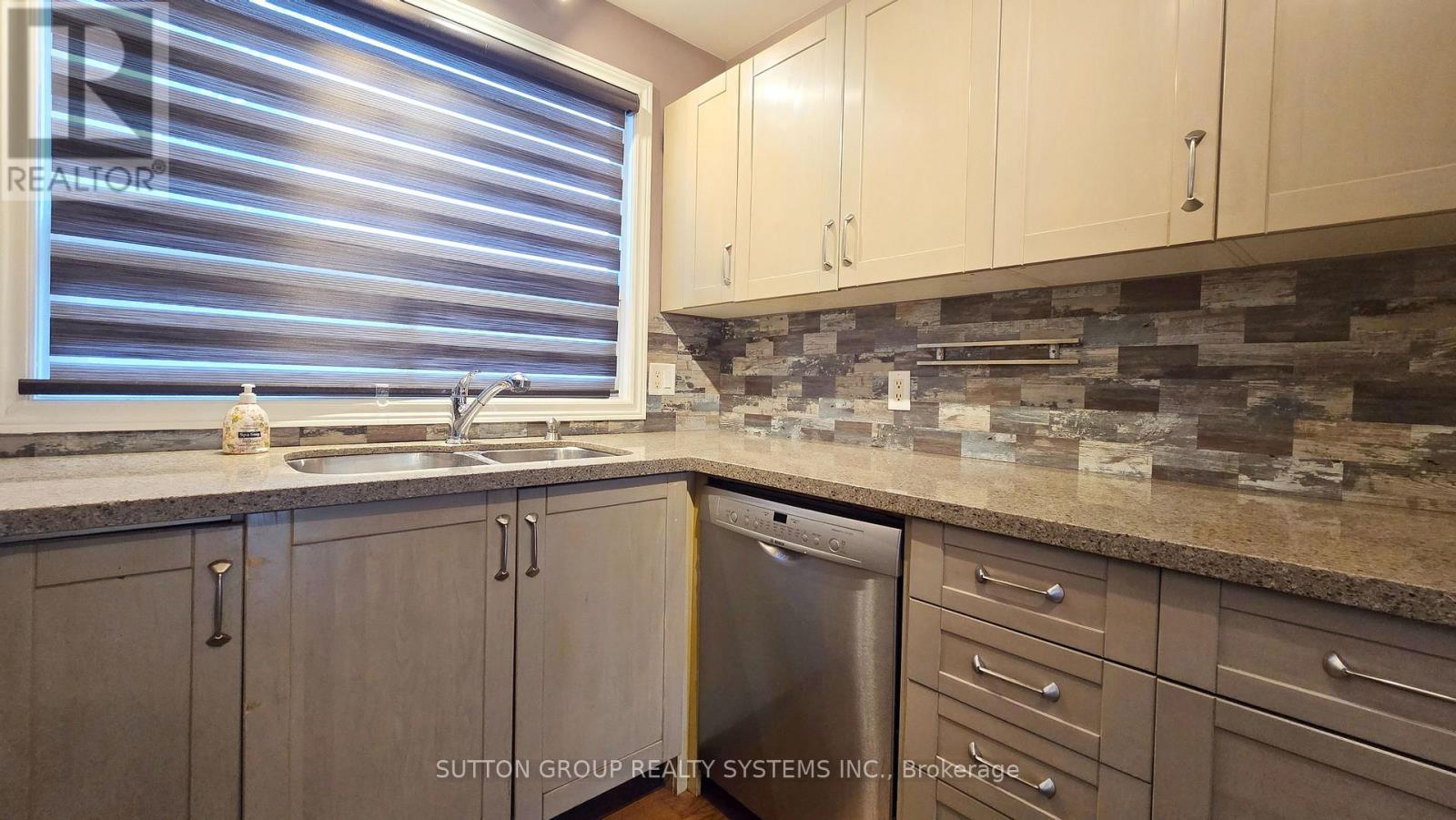 Photo 8 of 2232 Queensway Drive, Burlington ON