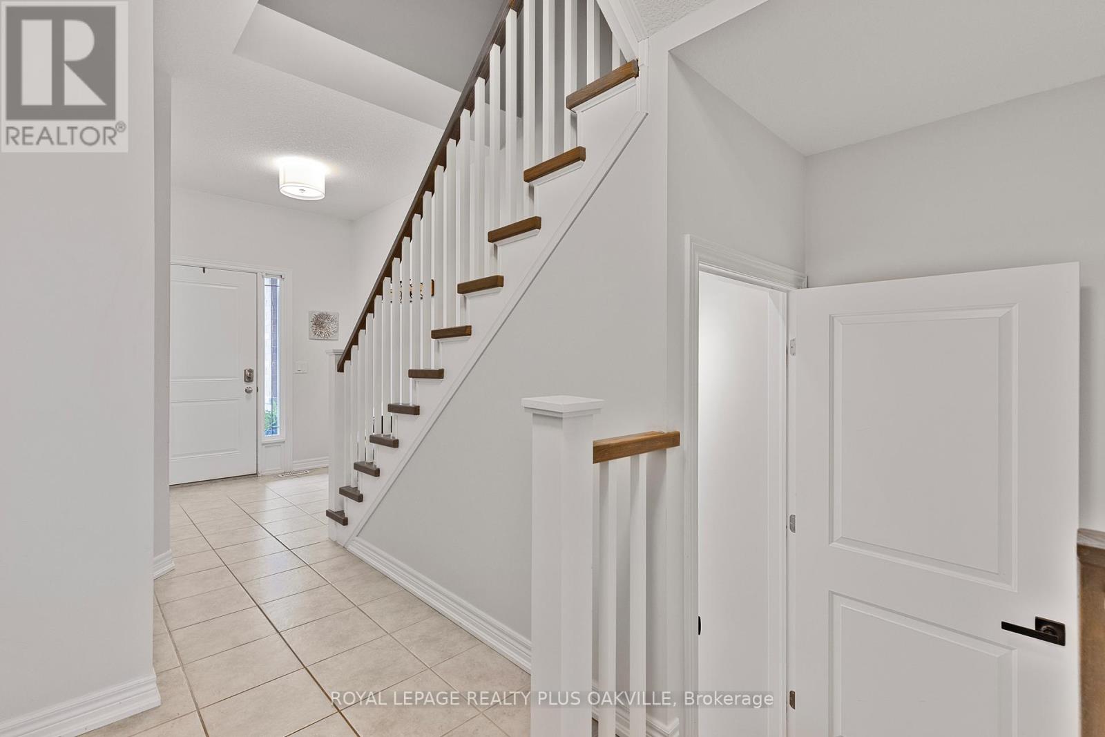 Photo 8 of 19 2997 Glover Lane, Burlington ON