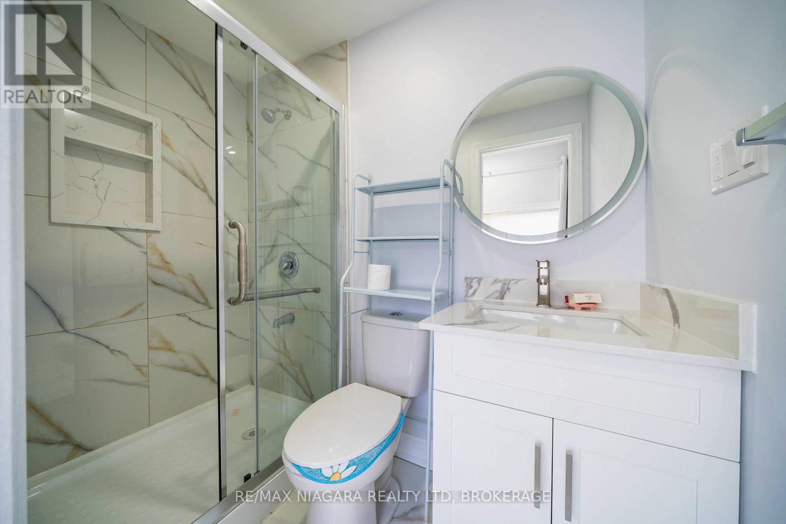 Photo 11 of 402 The Queensway South, Georgina ON