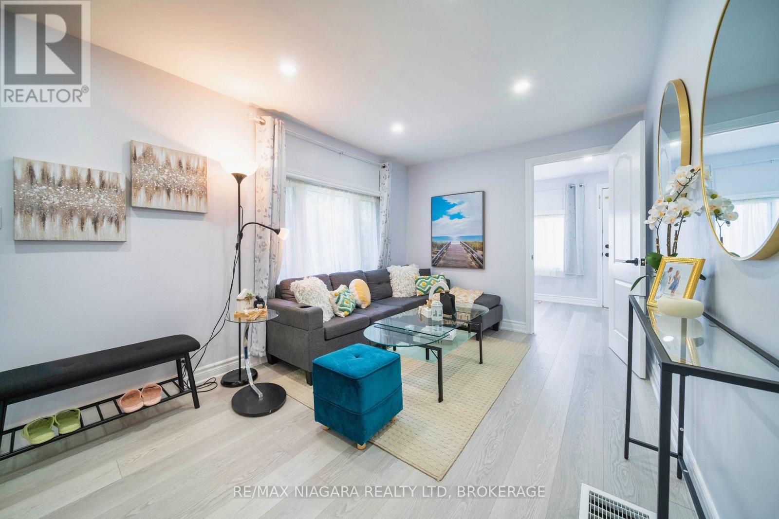 Photo 14 of 402 The Queensway South, Georgina ON