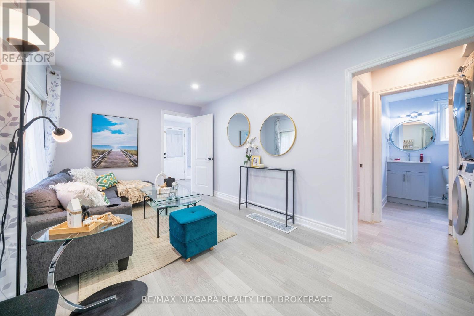 Photo 18 of 402 The Queensway South, Georgina ON