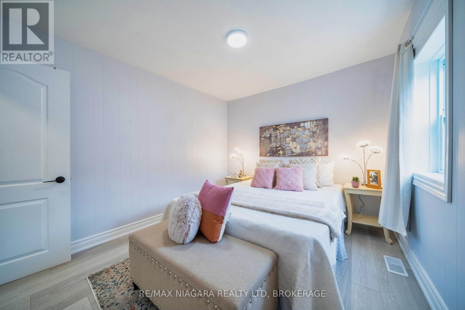Photo 21 of 402 The Queensway South, Georgina ON
