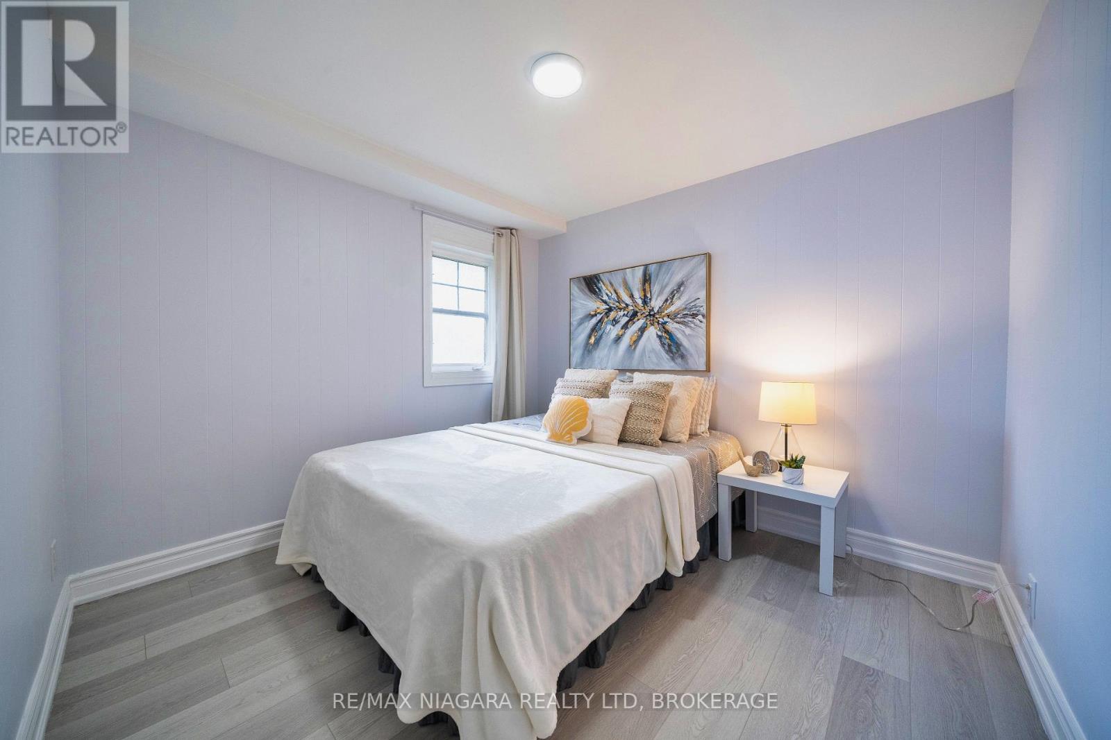 Photo 24 of 402 The Queensway South, Georgina ON
