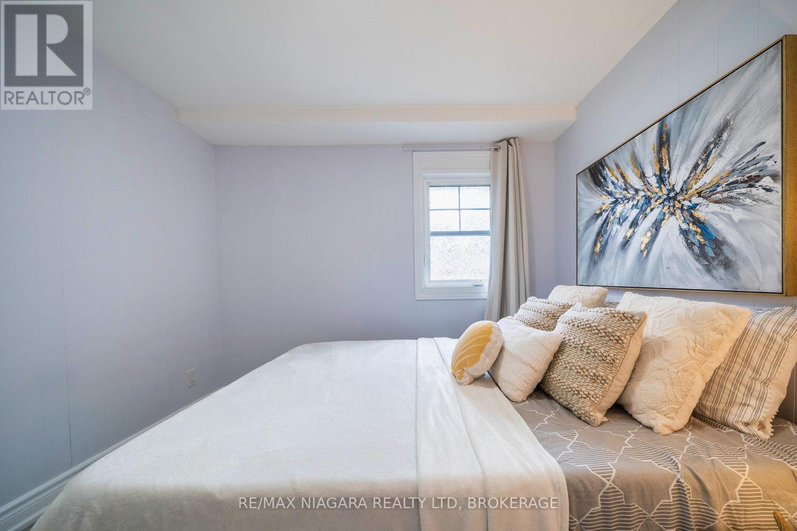 Photo 25 of 402 The Queensway South, Georgina ON