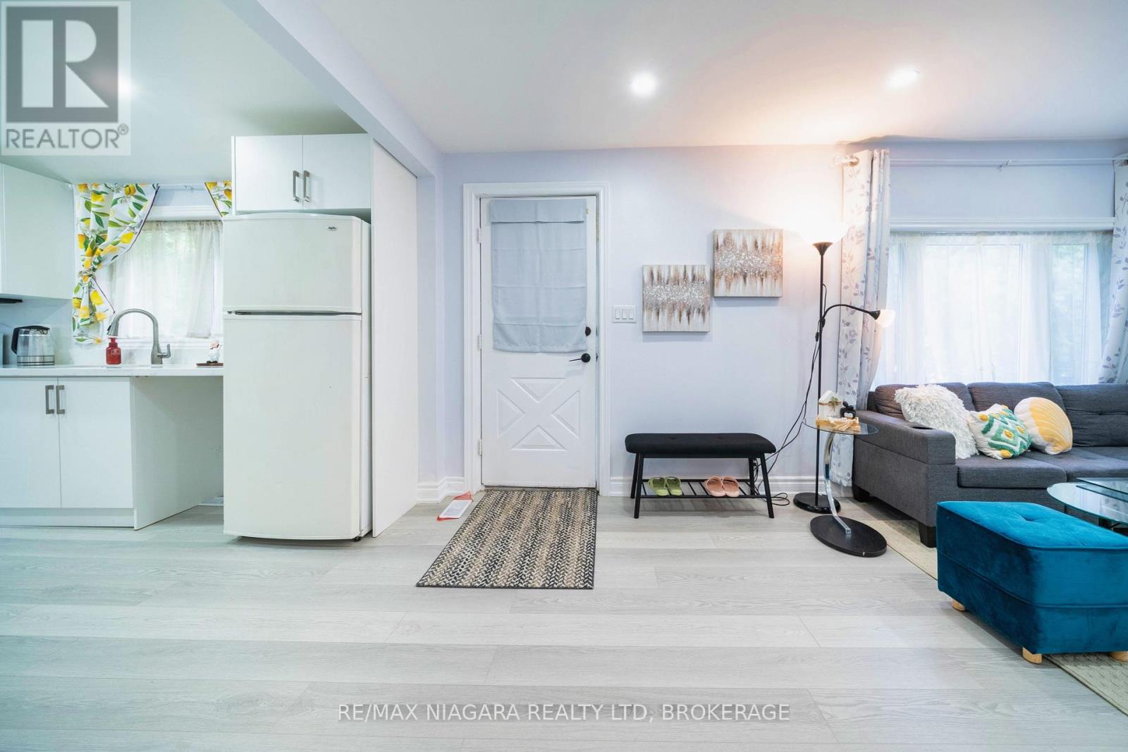 Photo 27 of 402 The Queensway South, Georgina ON