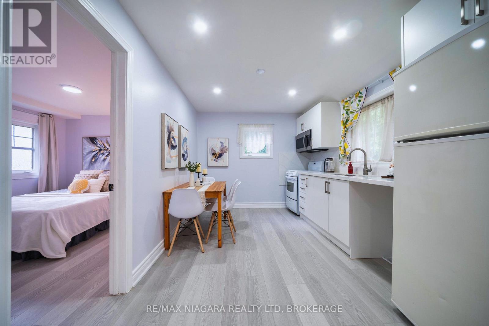 Photo 28 of 402 The Queensway South, Georgina ON