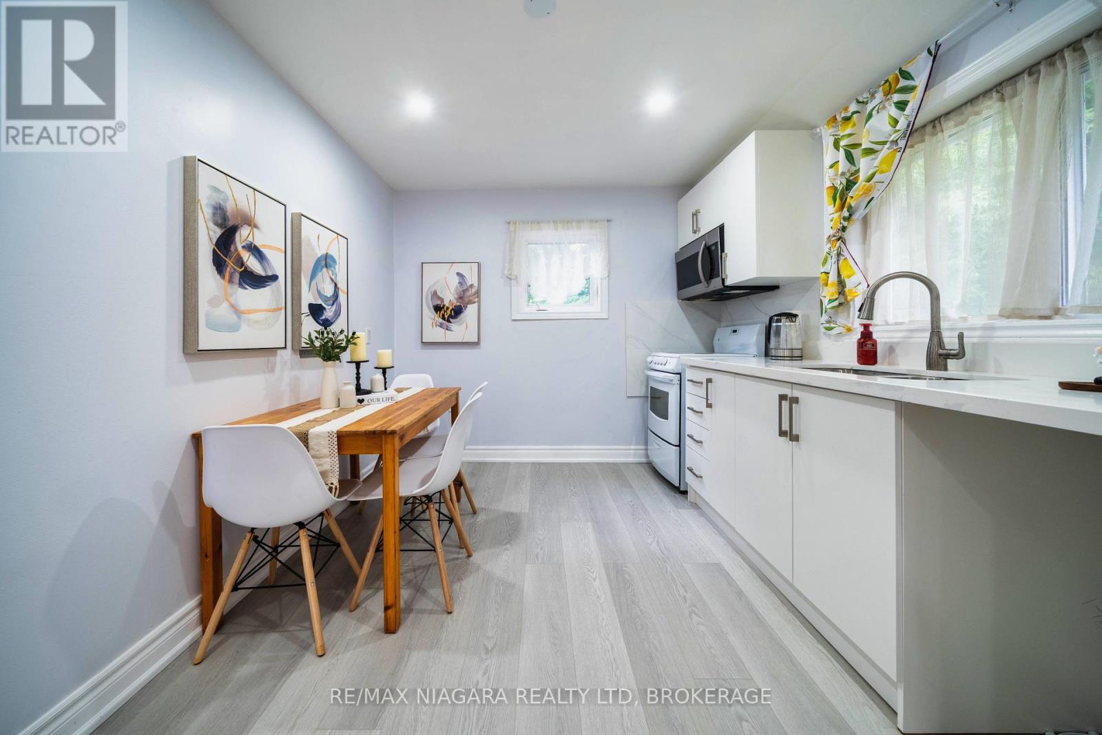 Photo 29 of 402 The Queensway South, Georgina ON