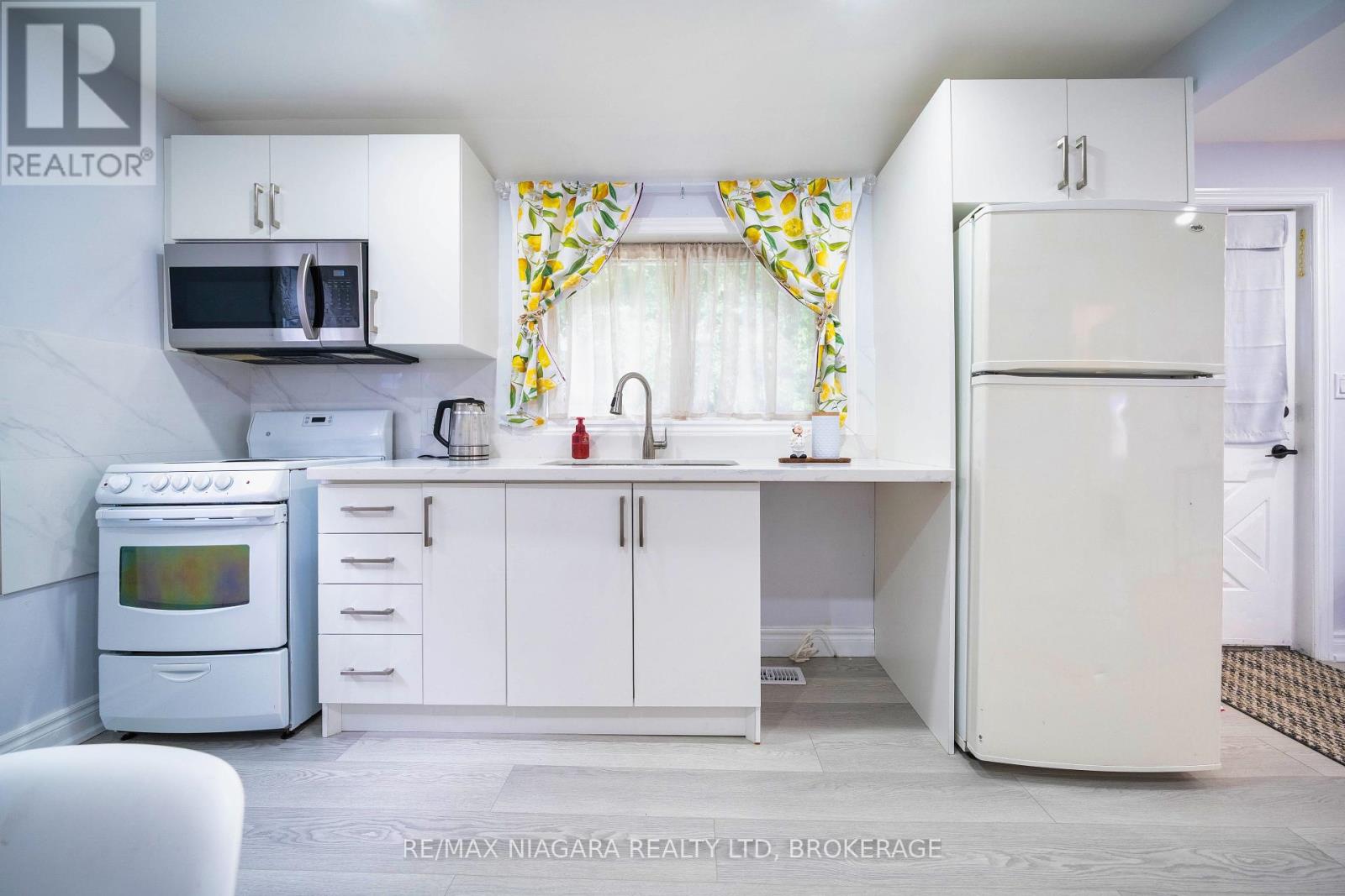 Photo 31 of 402 The Queensway South, Georgina ON