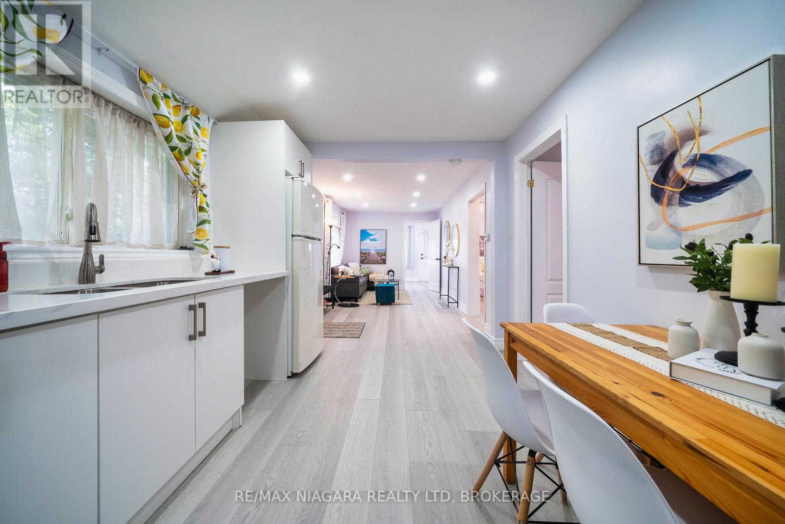 Photo 34 of 402 The Queensway South, Georgina ON