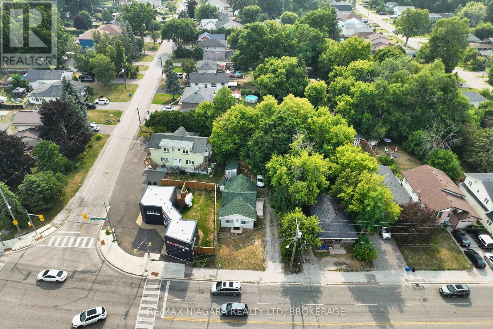Photo 38 of 402 The Queensway South, Georgina ON