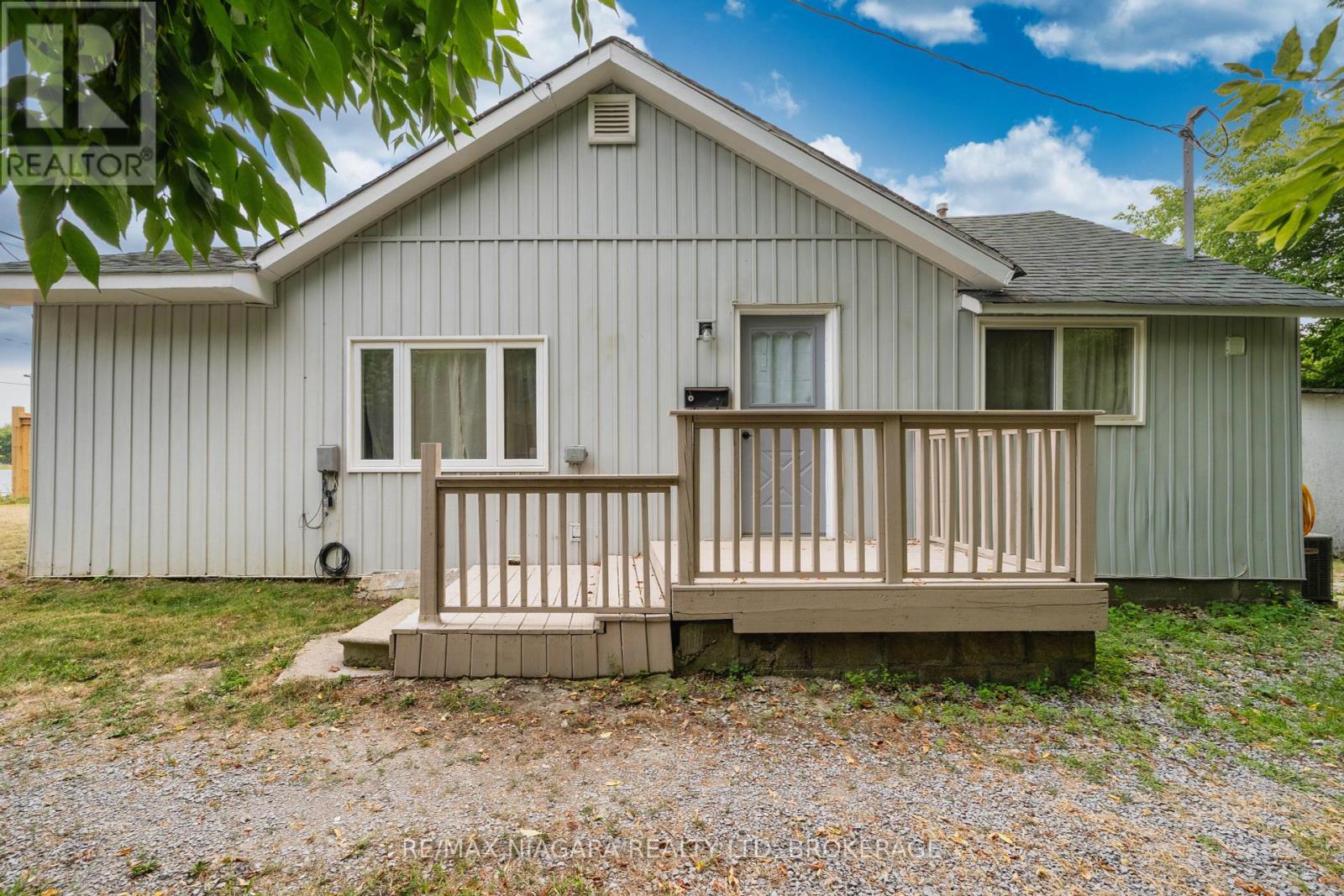 Photo 5 of 402 The Queensway South, Georgina ON