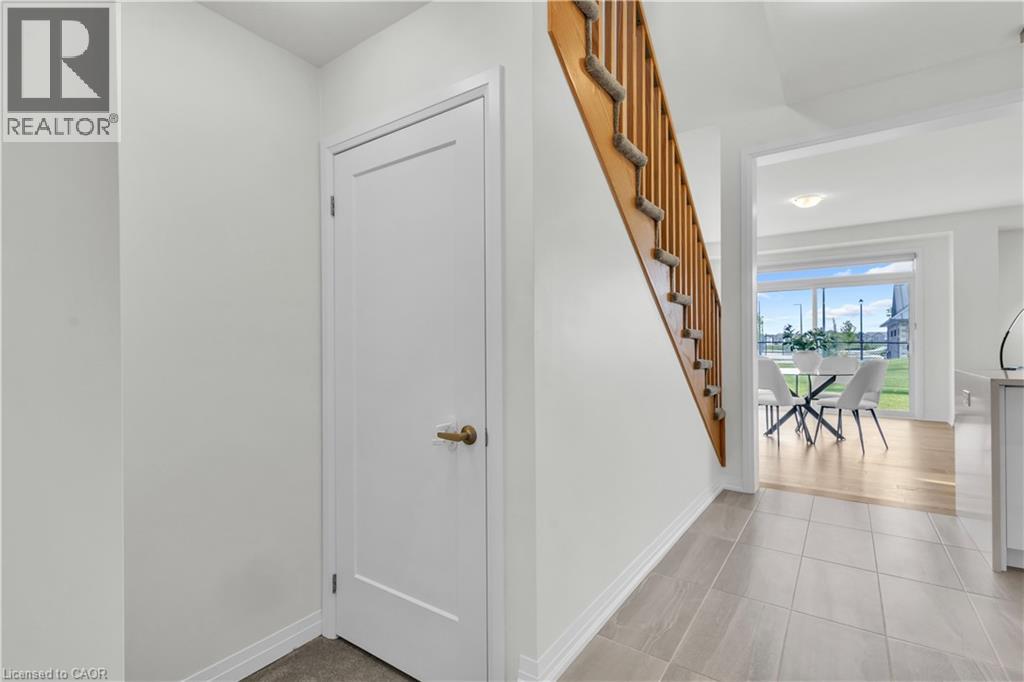 Photo 16 of 35 Crossmore Crescent, Cambridge ON