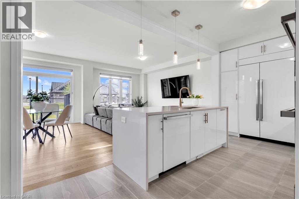 Photo 17 of 35 Crossmore Crescent, Cambridge ON