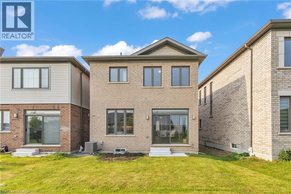 Photo 4 of 35 Crossmore Crescent, Cambridge ON
