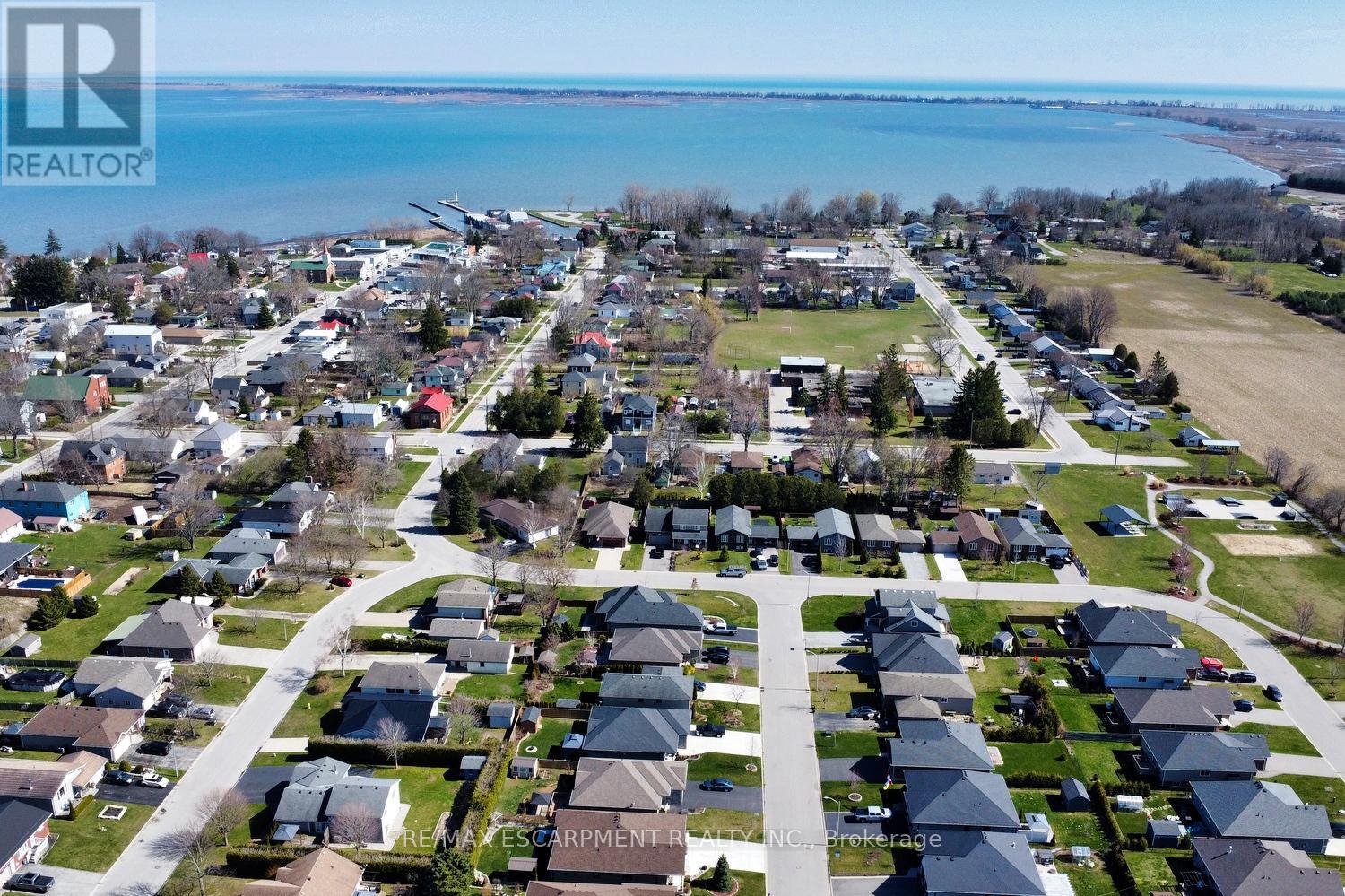 Photo 3 of 80 Backus Drive, Norfolk ON