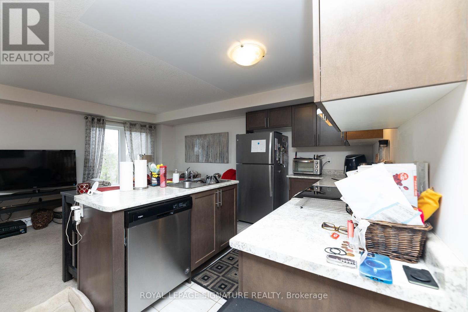 Photo 6 of 11 740 Linden Drive, Cambridge ON