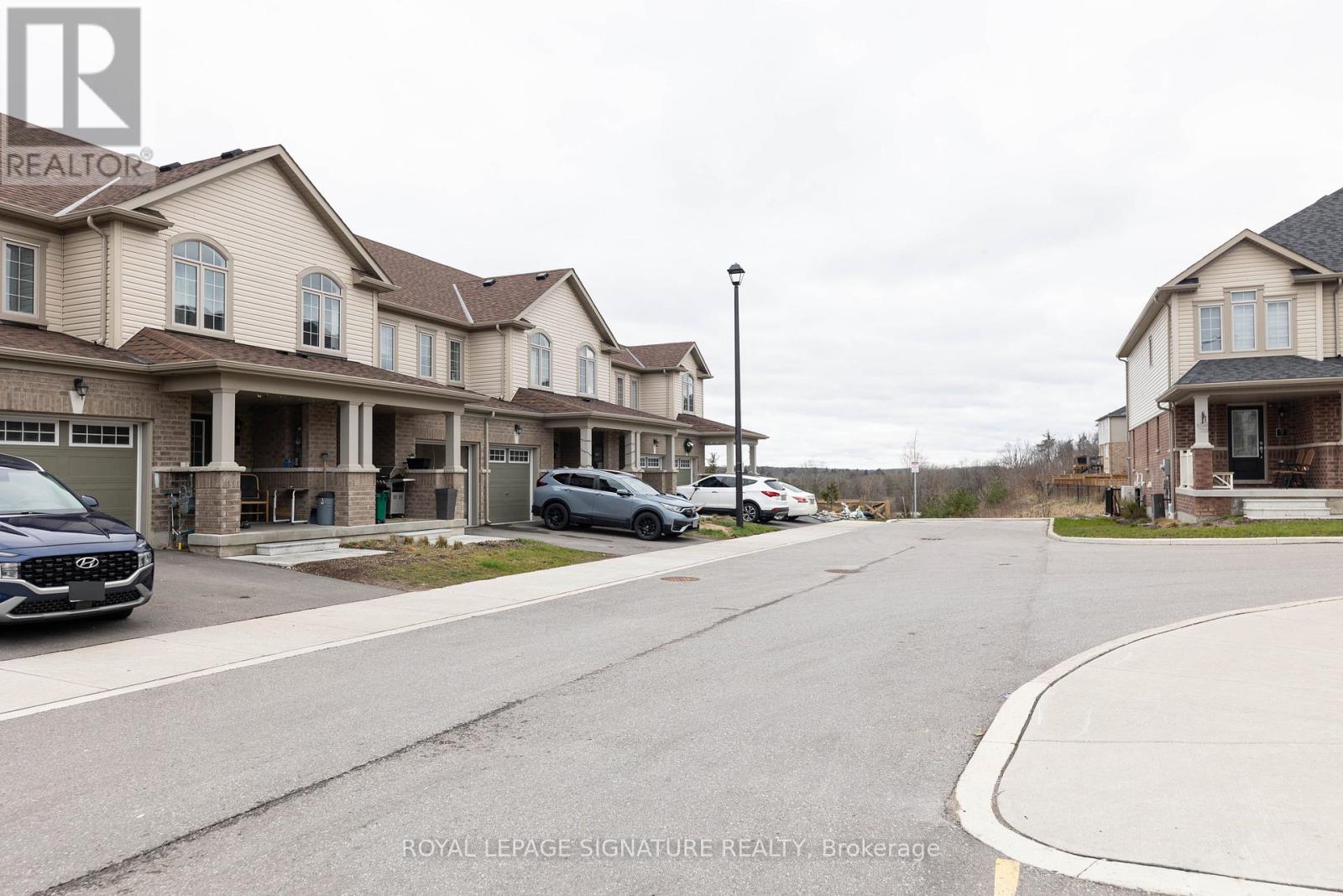 Photo 8 of 11 740 Linden Drive, Cambridge ON