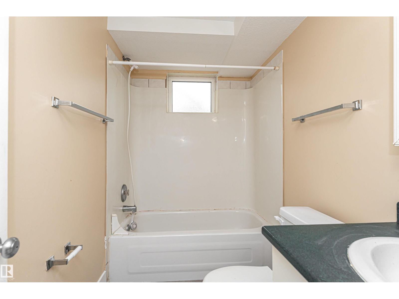 Photo 16 of 10929 74 Av Nw, Edmonton AB