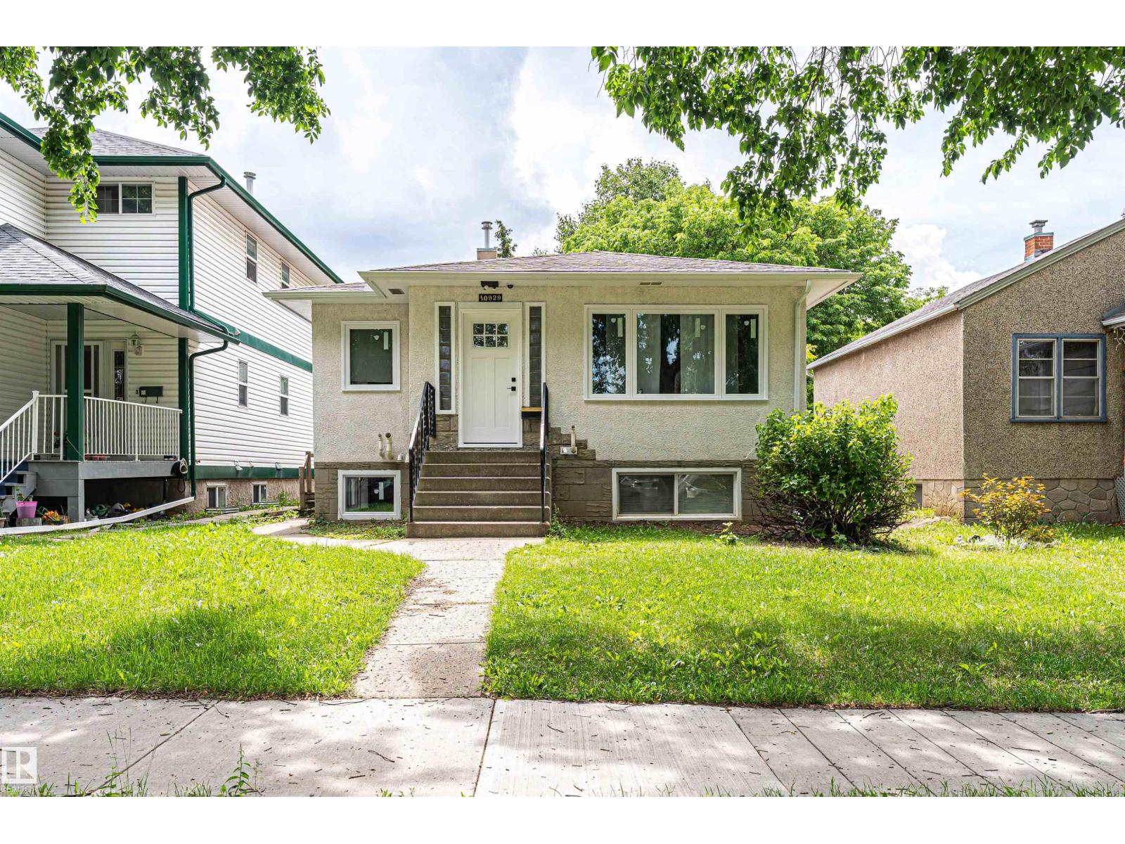 Photo 3 of 10929 74 Av Nw, Edmonton AB