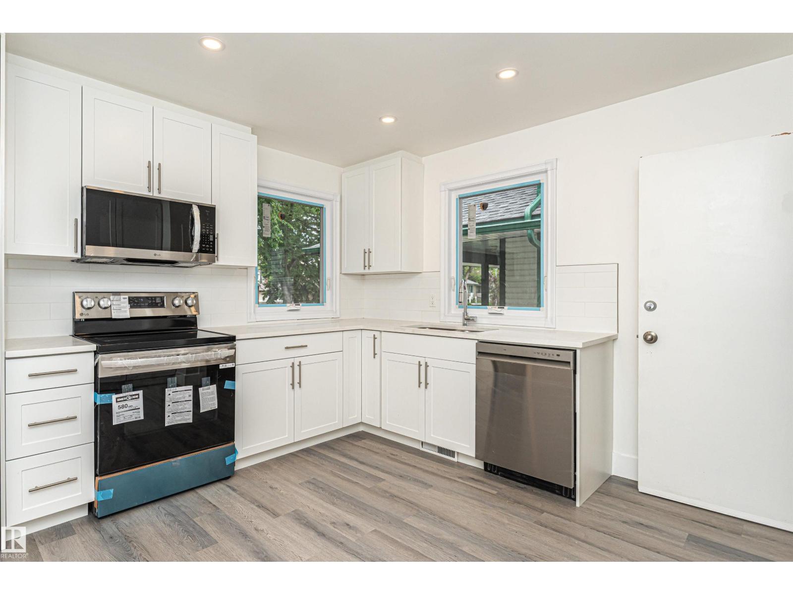 Photo 8 of 10929 74 Av Nw, Edmonton AB
