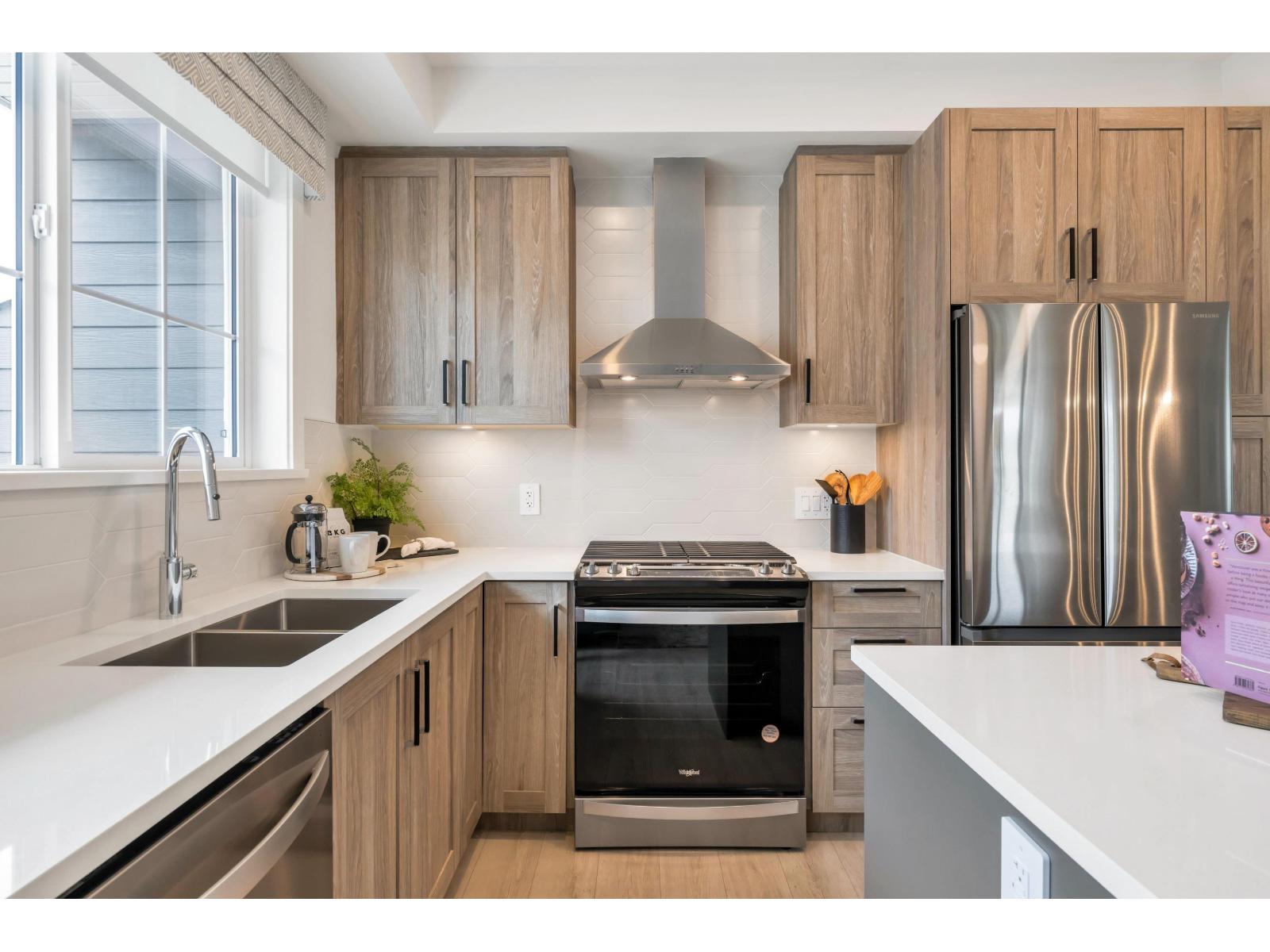 Photo 5 of 39 8433 203 A Street, Langley BC
