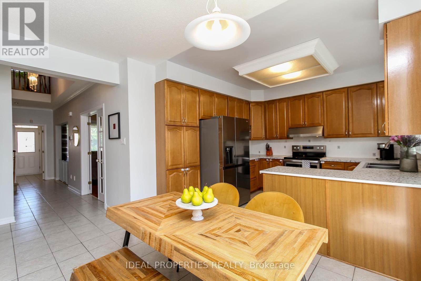 Photo 10 of 27 Fanterra Way, Ottawa ON