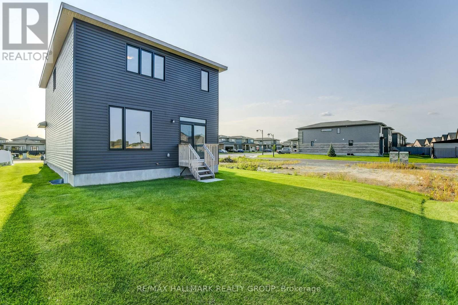 Photo 37 of 474 Sterling Avenue, Clarencerockland ON