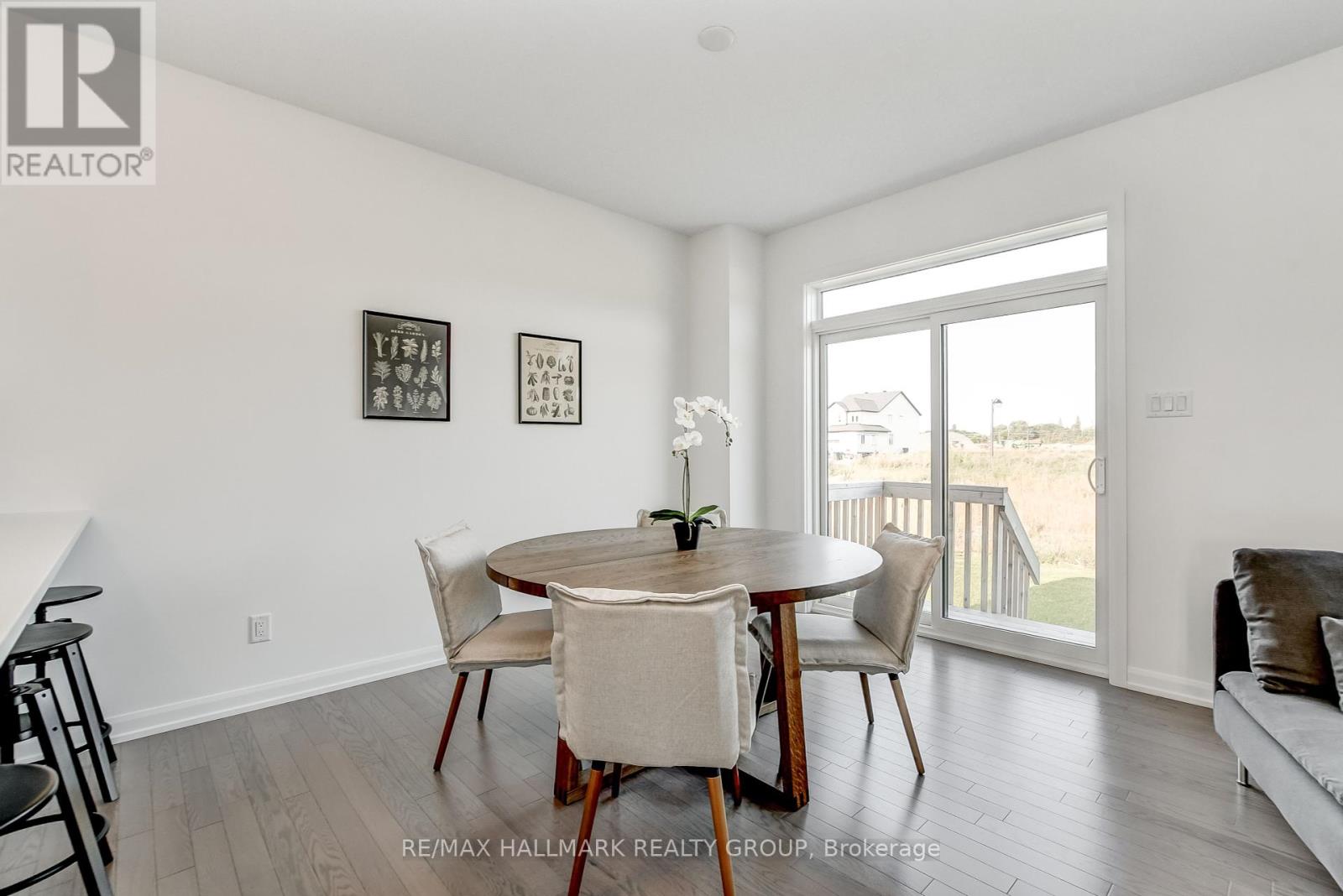 Photo 9 of 474 Sterling Avenue, Clarencerockland ON