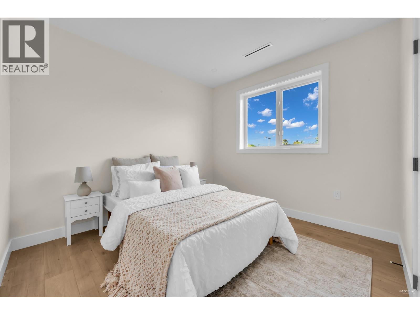 Photo 13 of 2 2512 E 22 Avenue, Vancouver BC