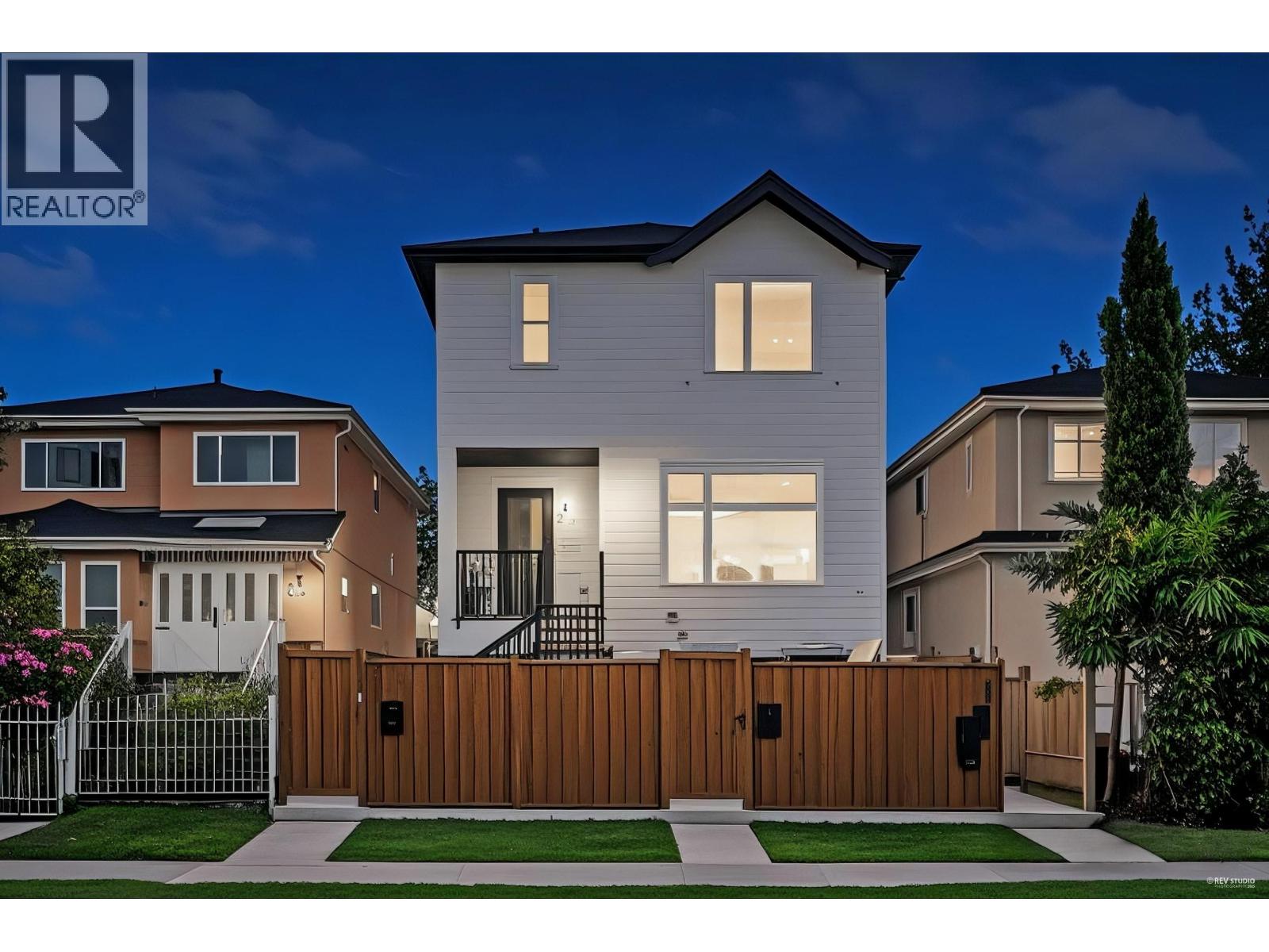 Photo 18 of 2 2512 E 22 Avenue, Vancouver BC