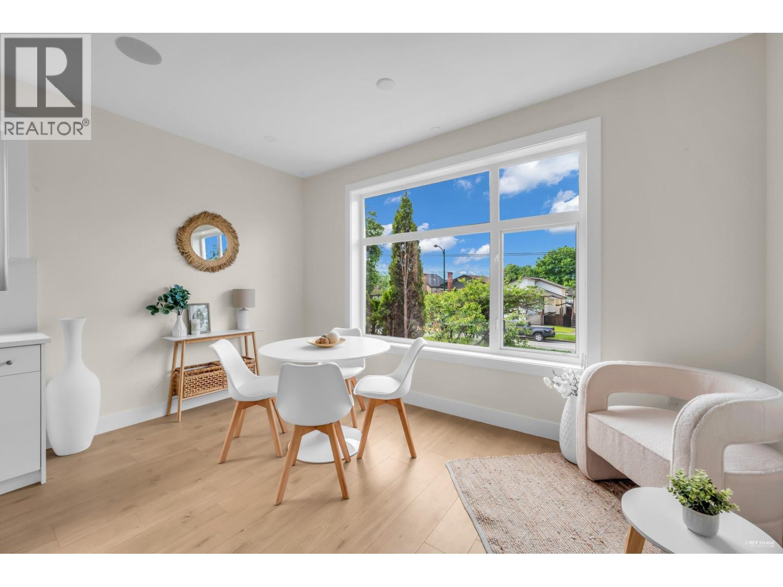 Photo 3 of 2 2512 E 22 Avenue, Vancouver BC