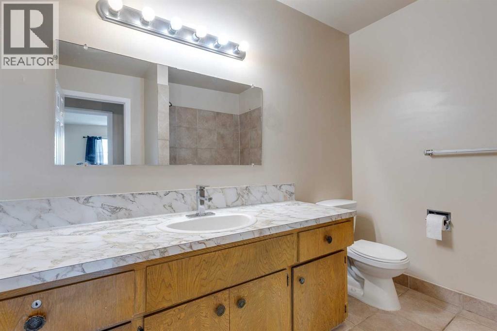Single Family House Bi-level for Sale in   Avenue NE Huntington Hills Calgary 