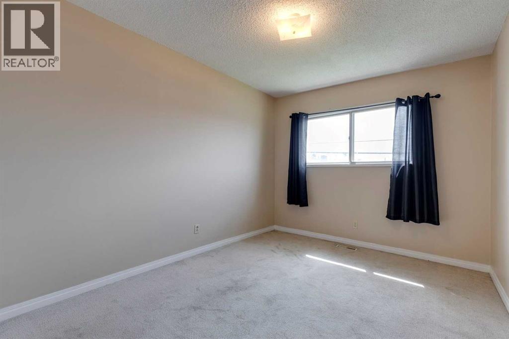 Single Family House Bi-level for Sale in   Avenue NE Huntington Hills Calgary 
