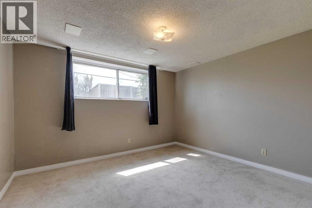 Single Family House Bi-level for Sale in   Avenue NE Huntington Hills Calgary 