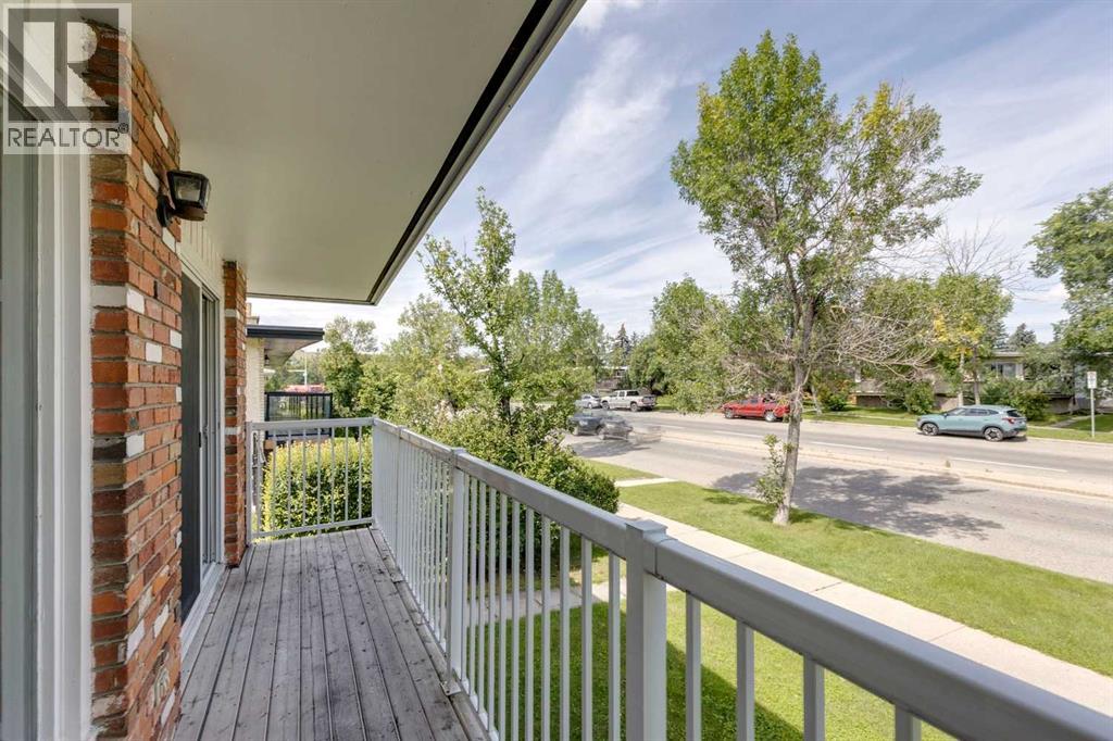 Single Family House Bi-level for Sale in   Avenue NE Huntington Hills Calgary 