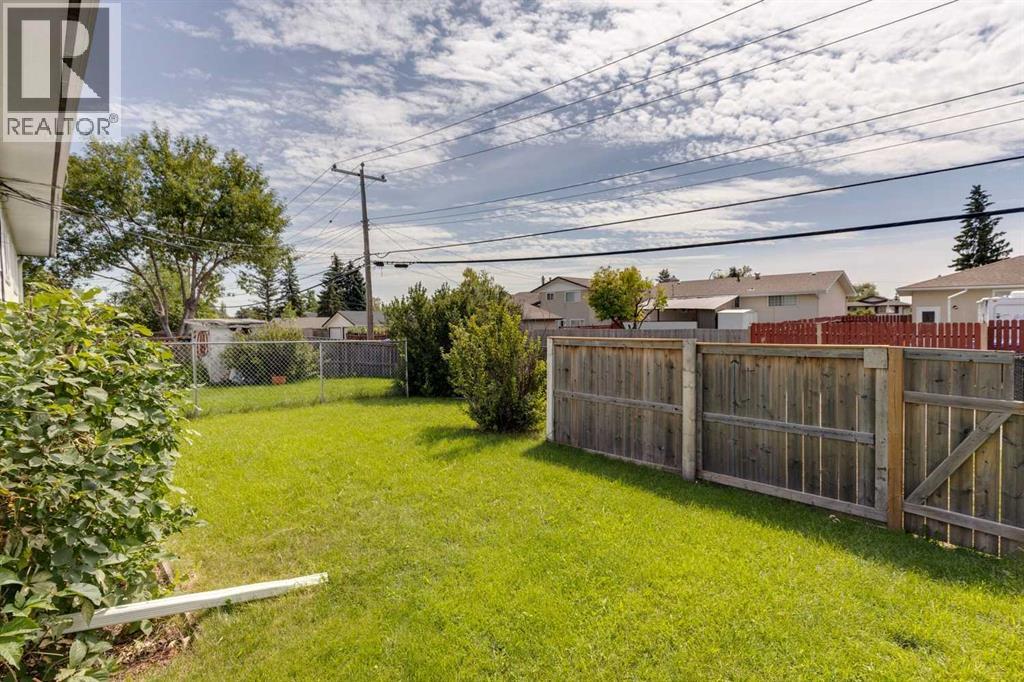 Single Family House Bi-level for Sale in   Avenue NE Huntington Hills Calgary 