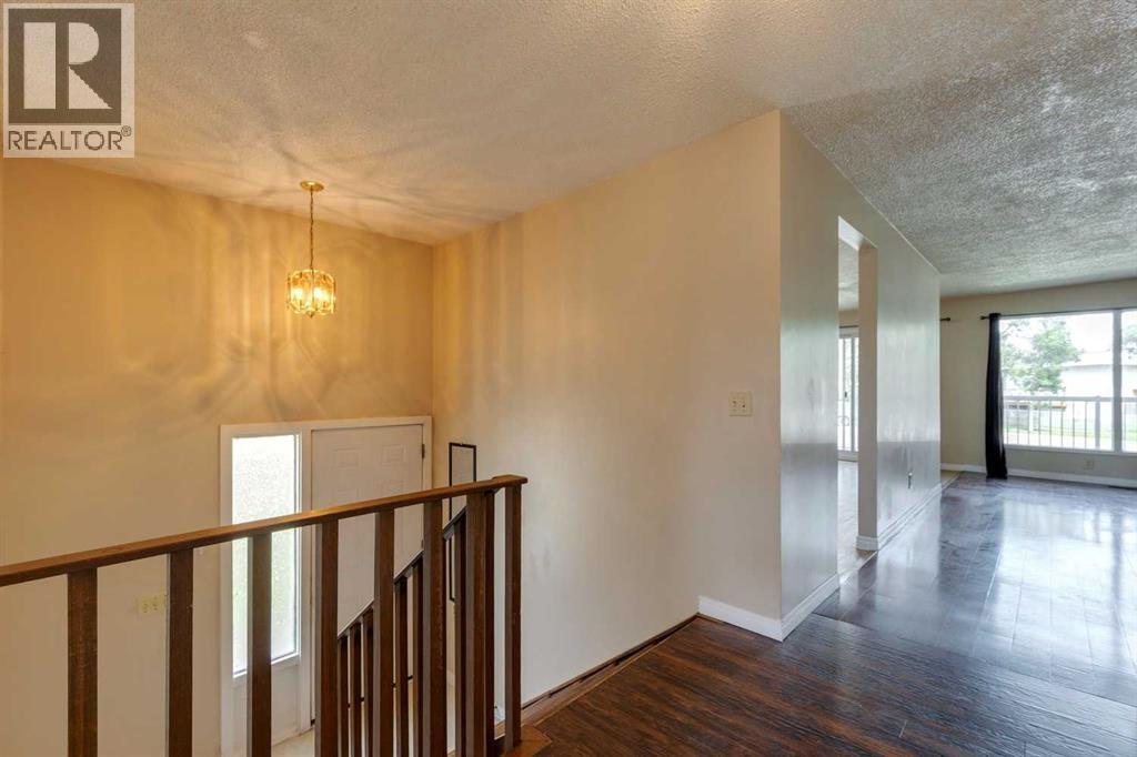 Single Family House Bi-level for Sale in   Avenue NE Huntington Hills Calgary 