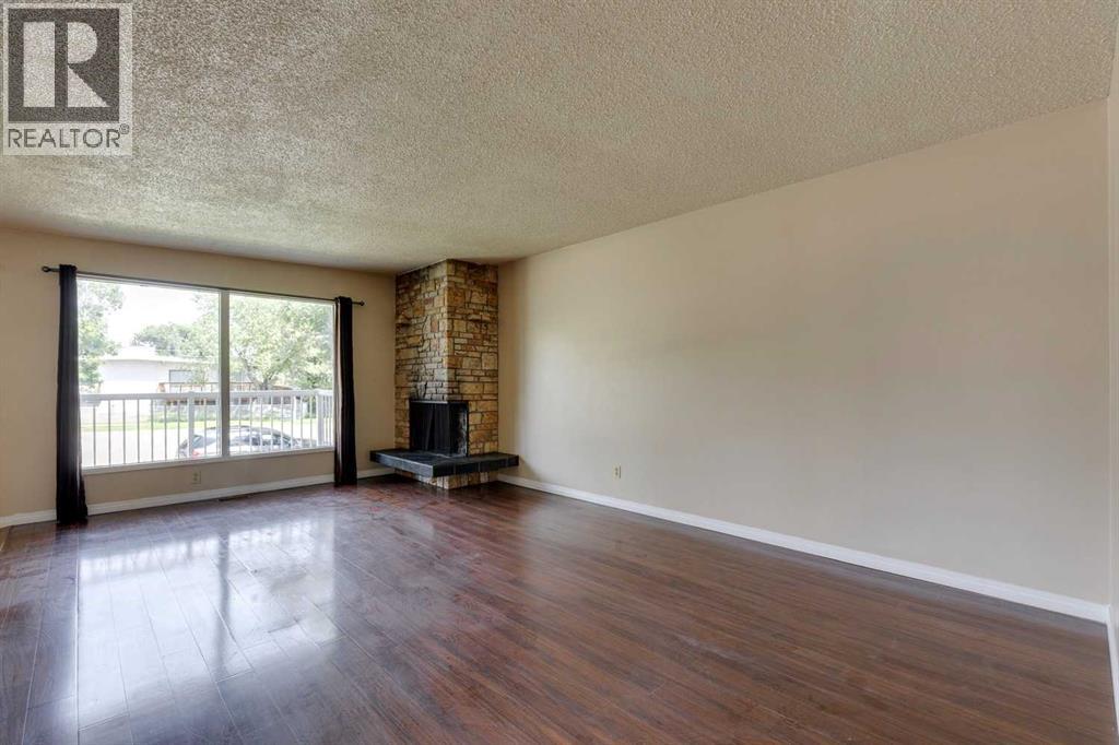 Single Family House Bi-level for Sale in   Avenue NE Huntington Hills Calgary 