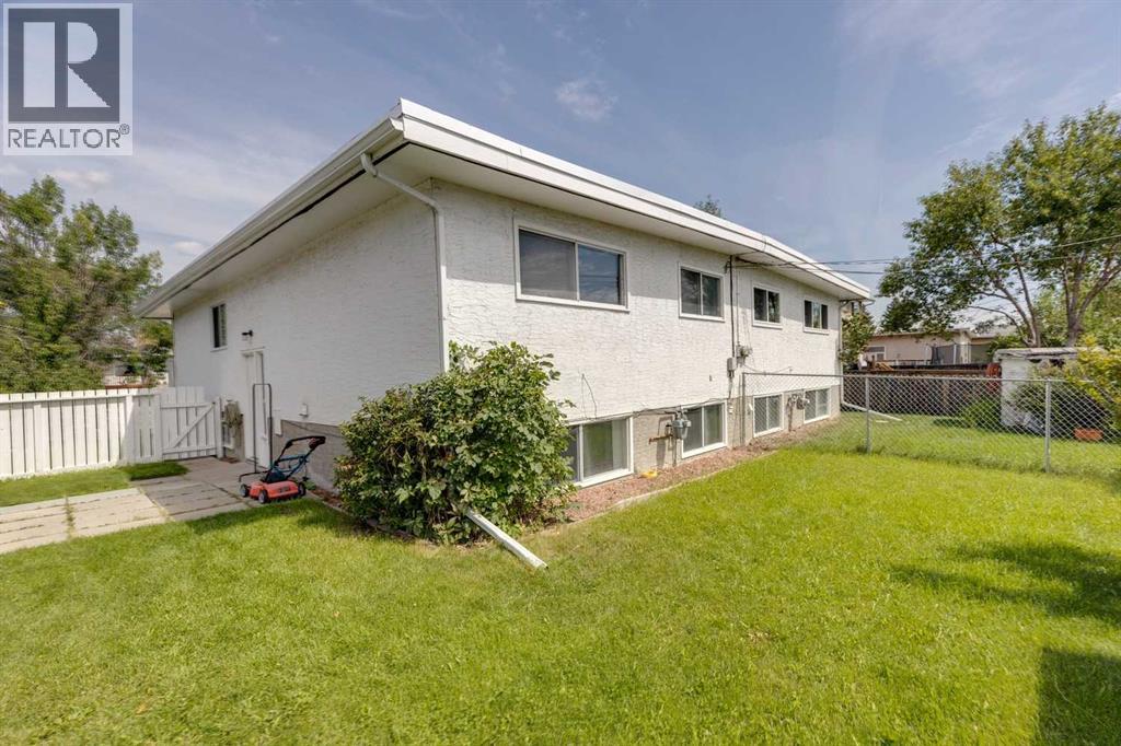 Single Family House Bi-level for Sale in   Avenue NE Huntington Hills Calgary 