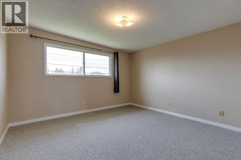 Single Family House Bi-level for Sale in   Avenue NE Huntington Hills Calgary 