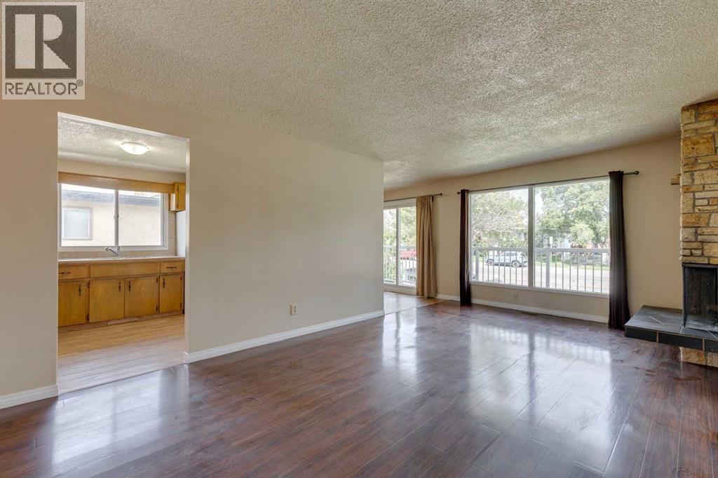 Single Family House Bi-level for Sale in   Avenue NE Huntington Hills Calgary 