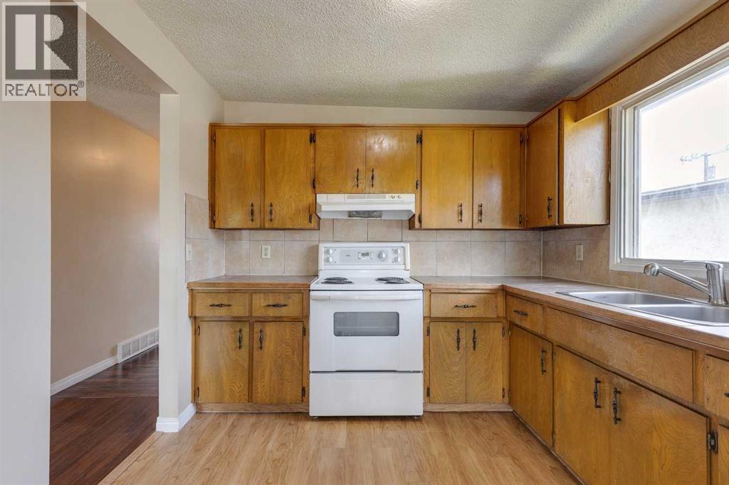 Single Family House Bi-level for Sale in   Avenue NE Huntington Hills Calgary 