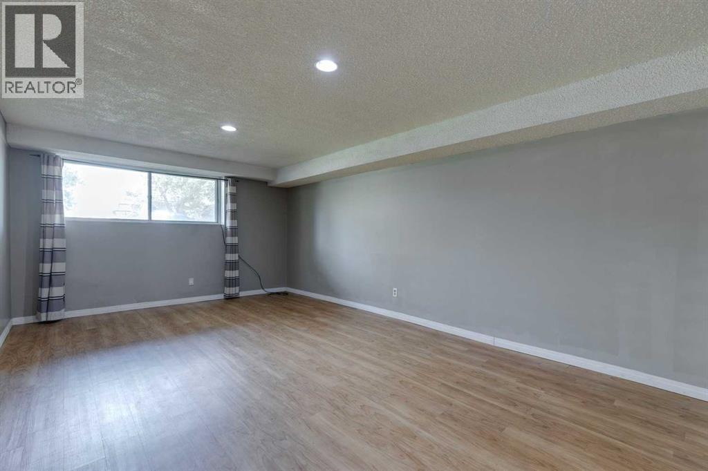 Single Family House Bi-level for Sale in   Avenue NE Huntington Hills Calgary 