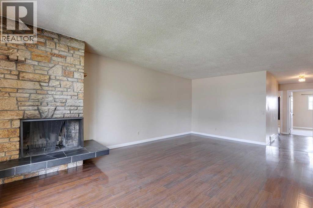 Single Family House Bi-level for Sale in   Avenue NE Huntington Hills Calgary 