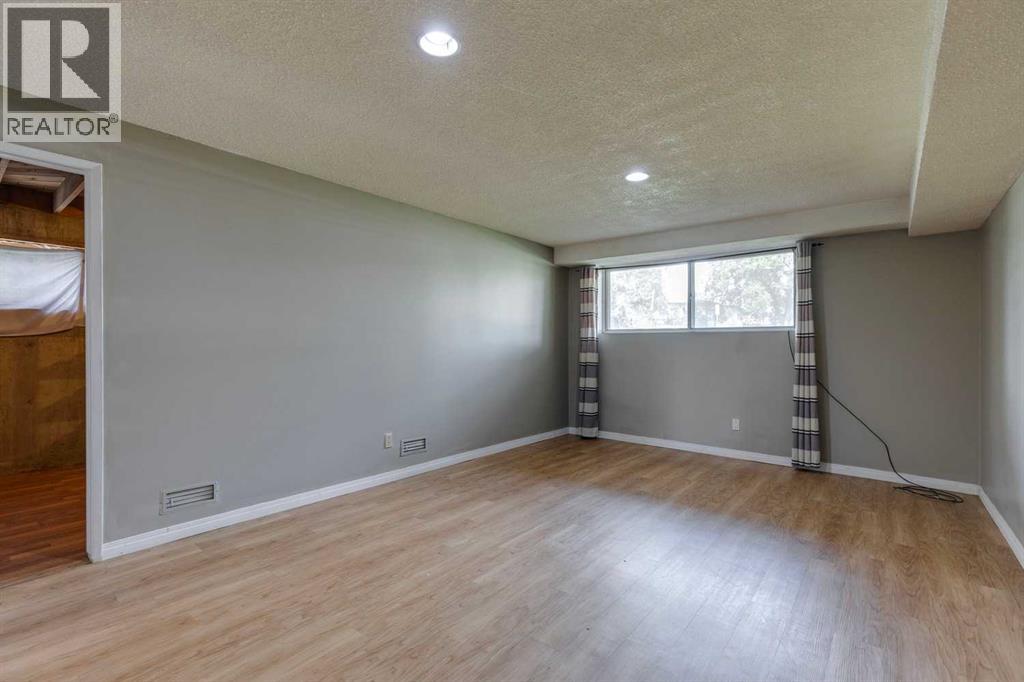 Single Family House Bi-level for Sale in   Avenue NE Huntington Hills Calgary 
