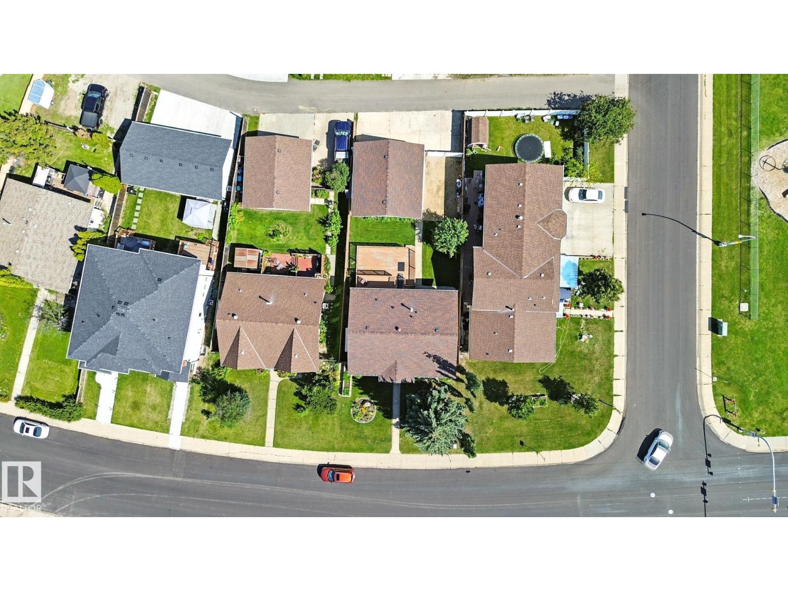 Photo 6 of 1893 48 St Nw, Edmonton AB