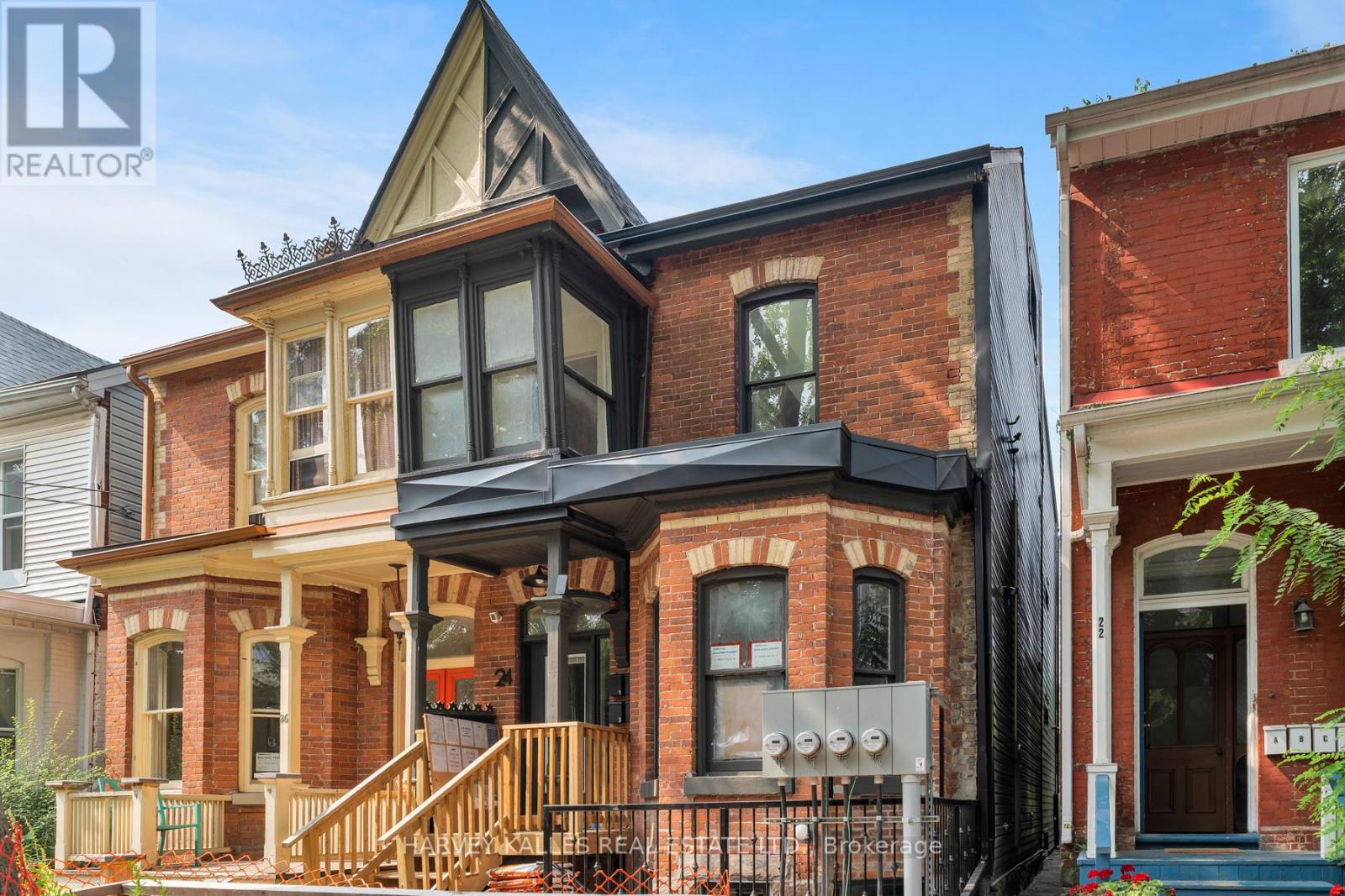 Photo 15 of 1 24 Sullivan Street, Toronto ON
