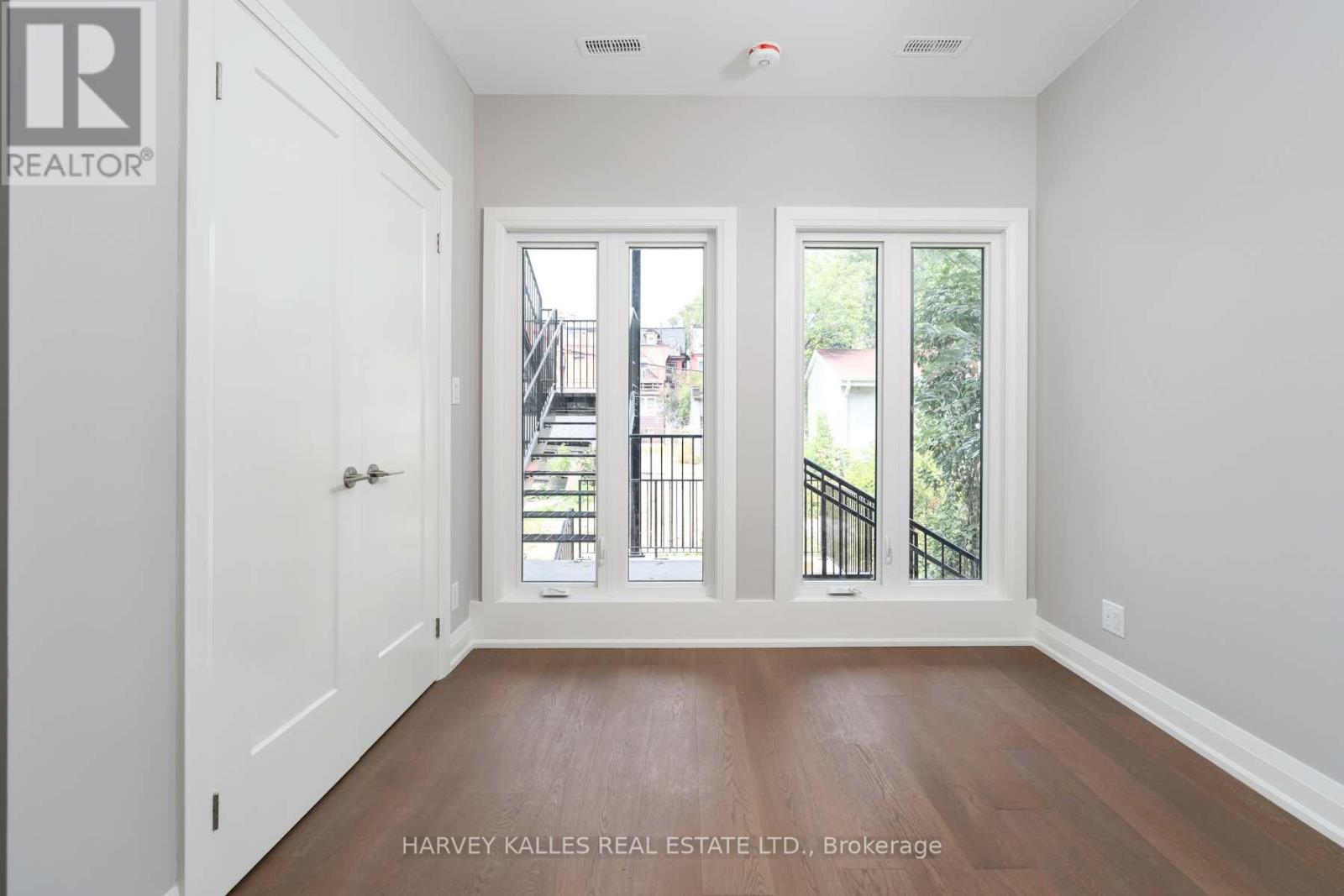 Photo 2 of 1 24 Sullivan Street, Toronto ON
