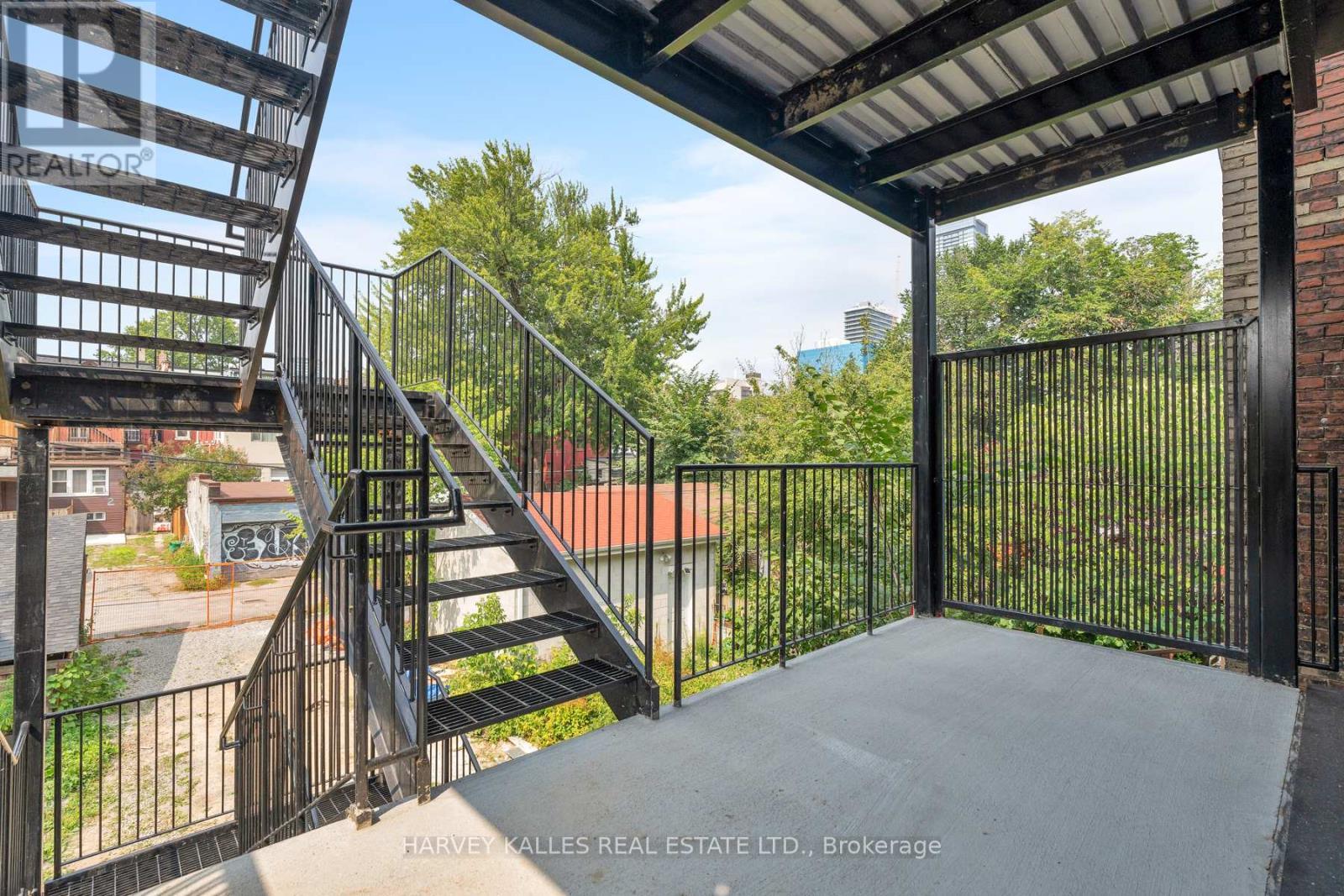Photo 10 of 1 24 Sullivan Street, Toronto ON